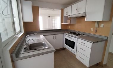 Casa en Juriquilla excelente ubicación frente a La Comer