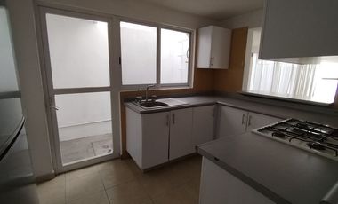 Casa en Juriquilla excelente ubicación frente a La Comer