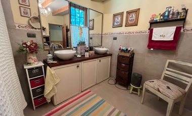 GRAN PARCELA, CON CASA, QUINCHO, PISCINA, Y JARDIN ARMADO