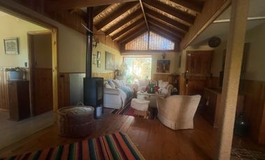 GRAN PARCELA, CON CASA, QUINCHO, PISCINA, Y JARDIN ARMADO