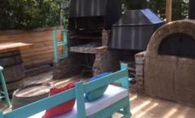 GRAN PARCELA, CON CASA, QUINCHO, PISCINA, Y JARDIN ARMADO