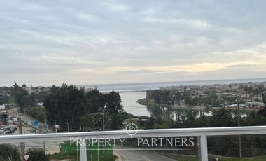 Año corrido a partir de 1 abril. Depto. con extraordinaria vista en La Laguna