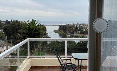 Año corrido a partir de 1 abril. Depto. con extraordinaria vista en La Laguna