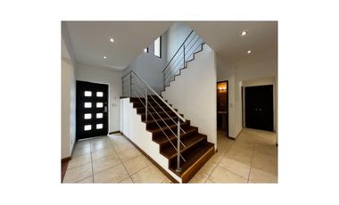 Amplia Residencia en Clayton Cerca de Ciudad del Saber y Colegios Internacionales