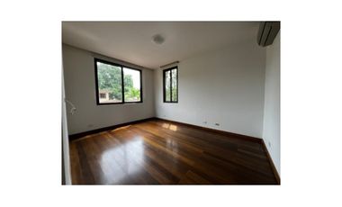 Amplia Residencia en Clayton Cerca de Ciudad del Saber y Colegios Internacionales