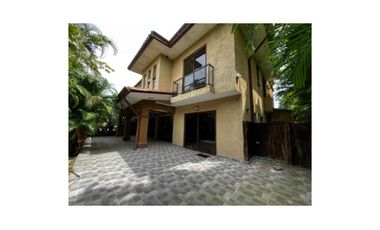 Amplia Residencia en Clayton Cerca de Ciudad del Saber y Colegios Internacionales