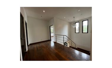 Amplia Residencia en Clayton Cerca de Ciudad del Saber y Colegios Internacionales