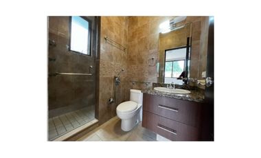 Amplia Residencia en Clayton Cerca de Ciudad del Saber y Colegios Internacionales