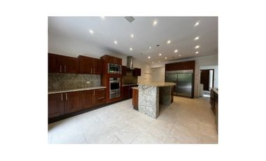 Amplia Residencia en Clayton Cerca de Ciudad del Saber y Colegios Internacionales