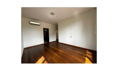 Amplia Residencia en Clayton Cerca de Ciudad del Saber y Colegios Internacionales