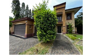 Amplia Residencia en Clayton Cerca de Ciudad del Saber y Colegios Internacionales