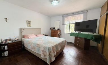 VENTA DE HERMOSA CASA FRENTE A UN PARQUE EN SURCO
