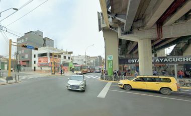 VENTA DE HERMOSA CASA FRENTE A UN PARQUE EN SURCO