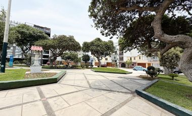 VENTA DE HERMOSA CASA FRENTE A UN PARQUE EN SURCO