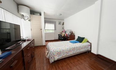 VENTA DE HERMOSA CASA FRENTE A UN PARQUE EN SURCO