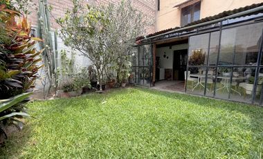 VENTA DE HERMOSA CASA FRENTE A UN PARQUE EN SURCO