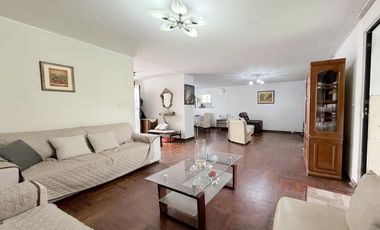 VENTA DE HERMOSA CASA FRENTE A UN PARQUE EN SURCO