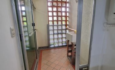 Apartamento remodelado de 98 m² con balcón