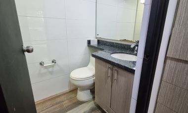 Apartamento remodelado de 98 m² con balcón