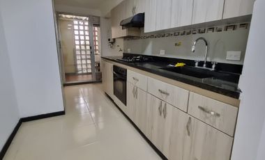 Apartamento remodelado de 98 m² con balcón