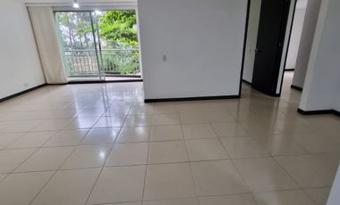 Apartamento remodelado de 98 m² con balcón