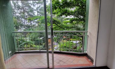 Apartamento remodelado de 98 m² con balcón