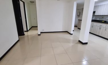 Apartamento remodelado de 98 m² con balcón