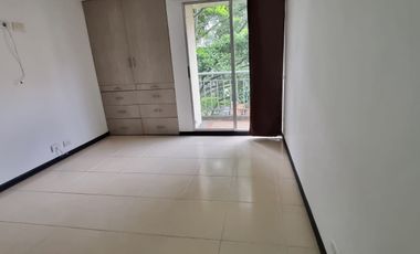 Apartamento remodelado de 98 m² con balcón