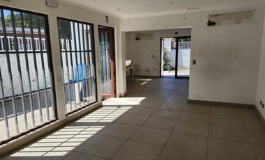 Casa con uso comercial  Metro Villa Frei