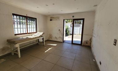 Casa con uso comercial  Metro Villa Frei