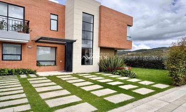 Casa en Renta en Acacia Santa Clara con Amplias Zonas Verdes