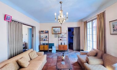 CASA CLÁSICA EN VENTA EN ÑUÑOA, 4 DORMITORIOS 4 BAÑOS