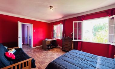 CASA CLÁSICA EN VENTA EN ÑUÑOA, 4 DORMITORIOS 4 BAÑOS
