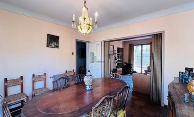 CASA CLÁSICA EN VENTA EN ÑUÑOA, 4 DORMITORIOS 4 BAÑOS
