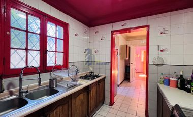 CASA CLÁSICA EN VENTA EN ÑUÑOA, 4 DORMITORIOS 4 BAÑOS