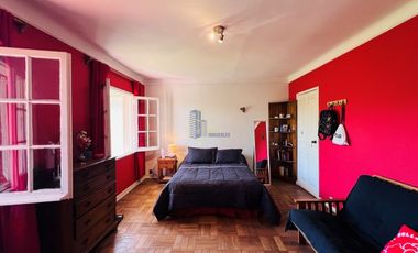 CASA CLÁSICA EN VENTA EN ÑUÑOA, 4 DORMITORIOS 4 BAÑOS