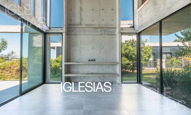 Casa en venta y alquiler, vista al lago en Los Castores, Nordelta