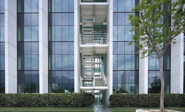 Renta oficina de 312m2 en edificio zona Valle San Pedro Garza García