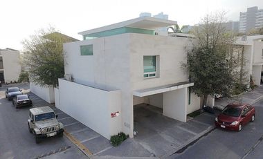 Casa En Renta, El Aguacatal, Santa Catarina, Nuevo León.