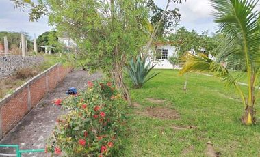 CASA DE CAMPO AMPLIO TERRENO FRENTE AL RIO TUXPAN.