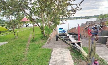 CASA DE CAMPO AMPLIO TERRENO FRENTE AL RIO TUXPAN.