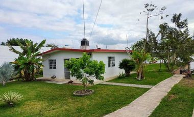 CASA DE CAMPO AMPLIO TERRENO FRENTE AL RIO TUXPAN.