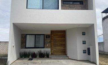 En renta Casa Capital Norte Zapopan coto Carrara