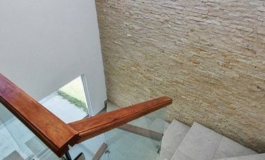 Espectacular Residencia en Bosques del Lago: Espacio, Confort y Naturaleza