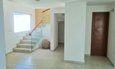 Espectacular Residencia en Bosques del Lago: Espacio, Confort y Naturaleza