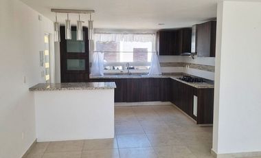 Espectacular Residencia en Bosques del Lago: Espacio, Confort y Naturaleza