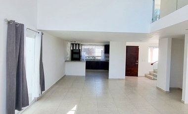 Espectacular Residencia en Bosques del Lago: Espacio, Confort y Naturaleza