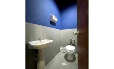 OFICINA EN CALLE 50 PLAZA BANCO GENERAL 142M2 AMOBLADA