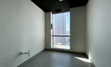 OFICINA EN CALLE 50 PLAZA BANCO GENERAL 142M2 AMOBLADA