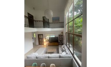 Venta de casa en Clayton - Sendero de camino de cruces Negociable